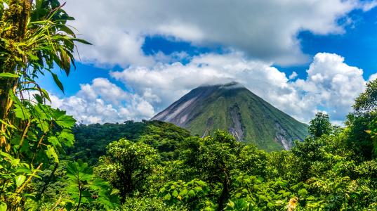 火山和森林在萨尔瓦多全高清壁纸和背景