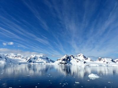 在天堂港,也称为天堂湾,南极半岛全高清壁纸和背景