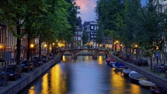 运河在阿姆斯特丹黄昏全高清壁纸和背景图像