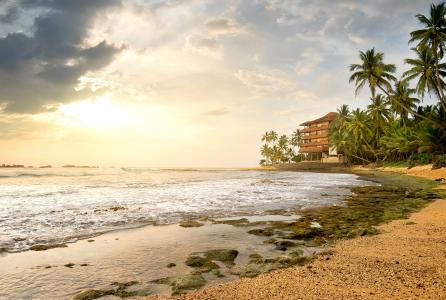 酒店在斯里兰卡4k超高清壁纸和背景图像的海滩上