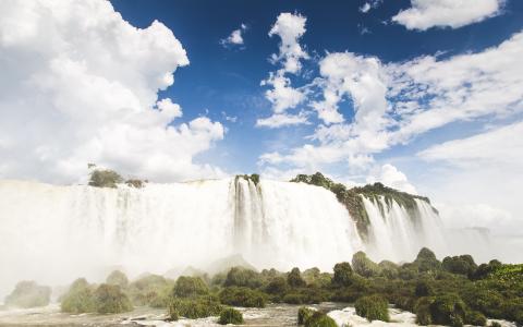 伊瓜苏瀑布在南美全高清壁纸和背景