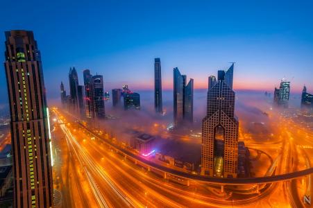 在迪拜充满高清壁纸和背景图像的雾夜