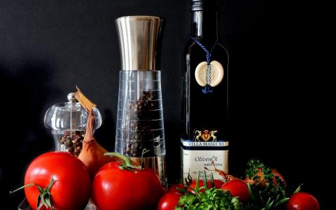 地中海食物 - 橄榄油,西红柿,香料全高清壁纸和背景图片