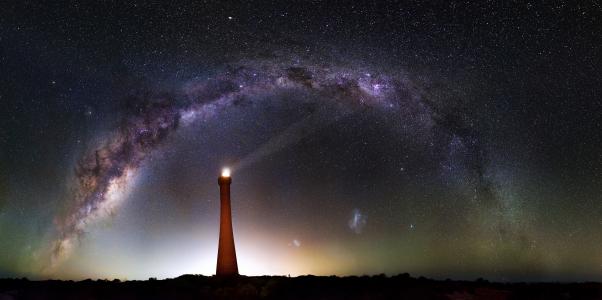 银河在Guilderton灯塔,西澳大利亚4k超高清壁纸和背景
