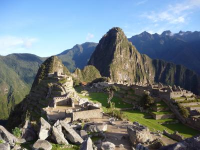 马丘比丘是在秘鲁安第斯山脉4k超高清壁纸和背景图像的印加城堡