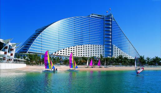 朱美拉海滩酒店在海洋，迪拜。