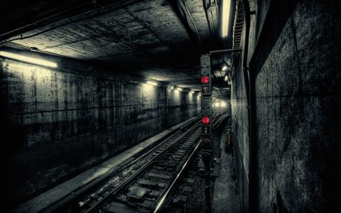 阴郁的地铁隧道
