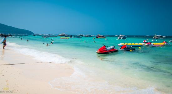 在泰国兰岛度假村的白色沙滩