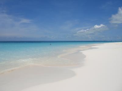 古巴Cayo Largo度假村的沙滩上的白色沙滩