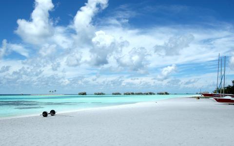 马尔代夫的蓝色海滩