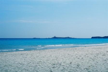 意大利维拉西缪斯度假村的海边蓝色的大海