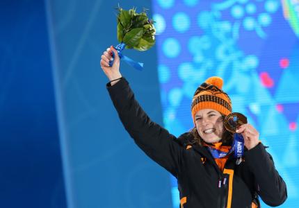 荷兰速滑运动员Irene Vuest在索契获得金牌和两枚银牌