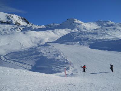 在切尔维尼亚，意大利滑雪胜地的滑雪道