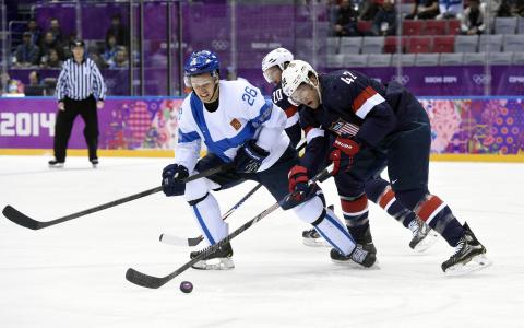 奥运会期间在索契举行的铜牌持有者芬兰曲棍球运动员
