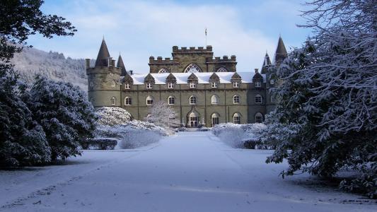 在苏格兰的冰雪覆盖的城堡