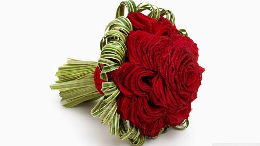 红玫瑰在一个美丽的婚礼花束