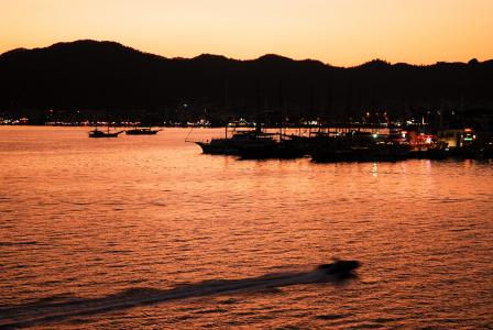 在马尔马里斯海湾，土耳其的日落