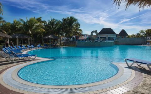古巴科科度假村的豪华游泳池