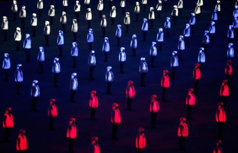 奥运开幕式在索契发光的服装的演员