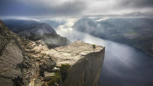 巨型悬崖Preicestylum在挪威