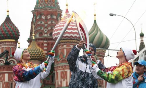 将俄罗斯首都的奥运圣火转移到2014年索契的比赛中