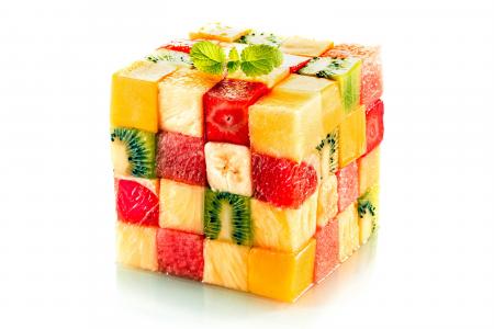 切碎的水果块的立方体