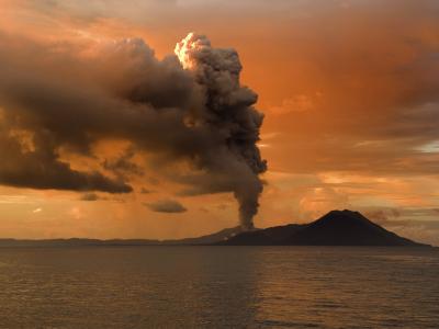 Tavourvur火山，新几内亚