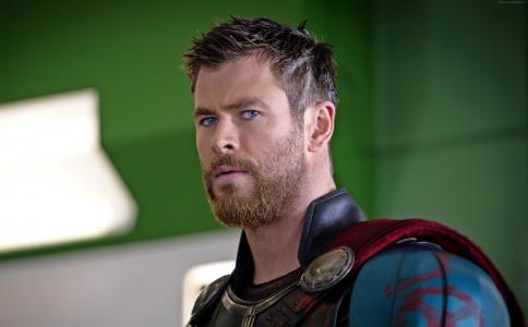 演员Chris Hemsworth，电影“雷神3”的主角。Ragnarok，2017