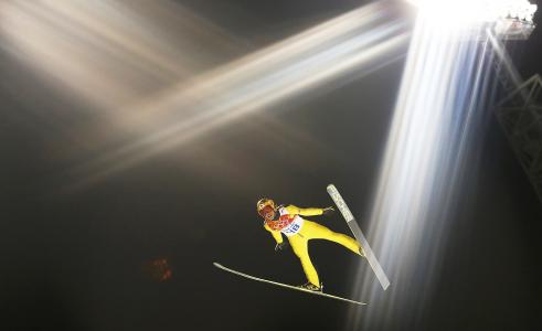 银牌铜牌的主人是日本跳伞运动员，在日本索契奥运会上跳板