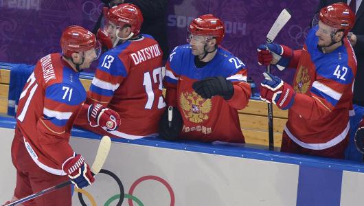 在索契奥运会上，俄罗斯冰球运动员