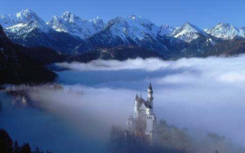 在阿尔卑斯山的城堡