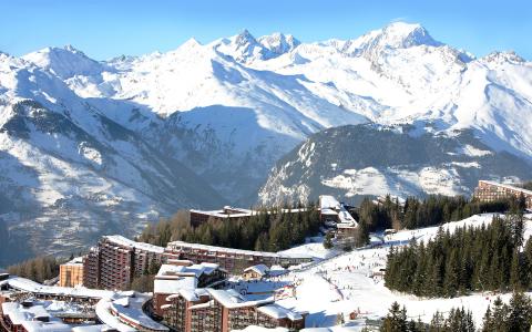 Les Arcs，法国滑雪胜地的全景