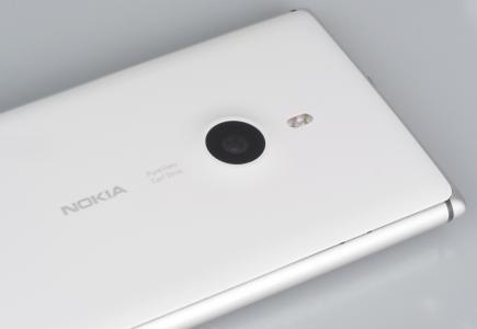 新的诺基亚Lumia 925，白色