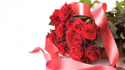 3月8日的装饰花束中的红玫瑰