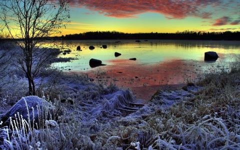 冻湖上的日落