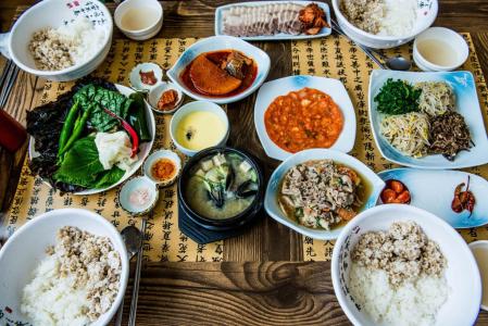 丰盛的韩国午餐