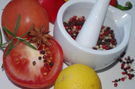 花椒大料和西红柿